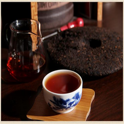 Palace Old Pu-Erh Cooked Tea Cake Premium Yunnan Ecological Pu'er Black Tea 357g