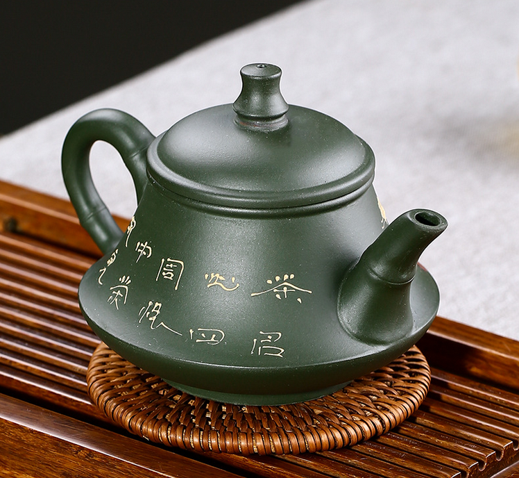 Chinese Yixing Zisha Clay Handmade Exquisite Teapot （荷香玉笠 底款：如图）