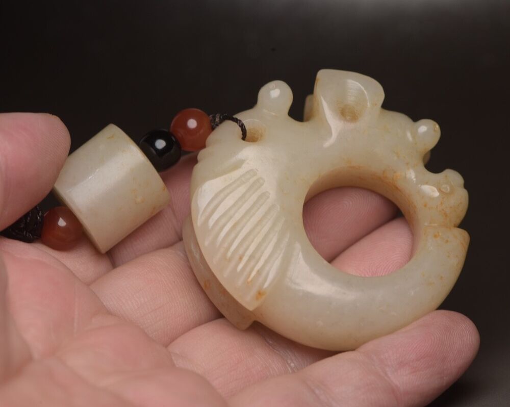 Chinese Beautiful Natural Hetian Jade Carving Fine Statue Lucky Pendant Jewelry
