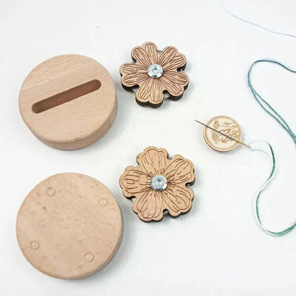 Thread Cutters Wooden Flower Daisy Desktop Carving DIY Cross Stitch Sewing Tools