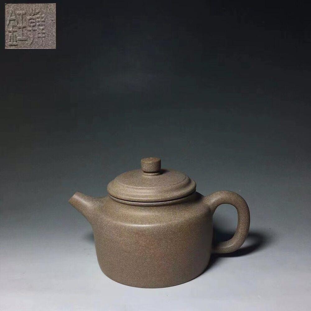 Chinese Yixing Zisha Clay Handmade Exquisite Teapot （徳钟. 底款：伟萍）