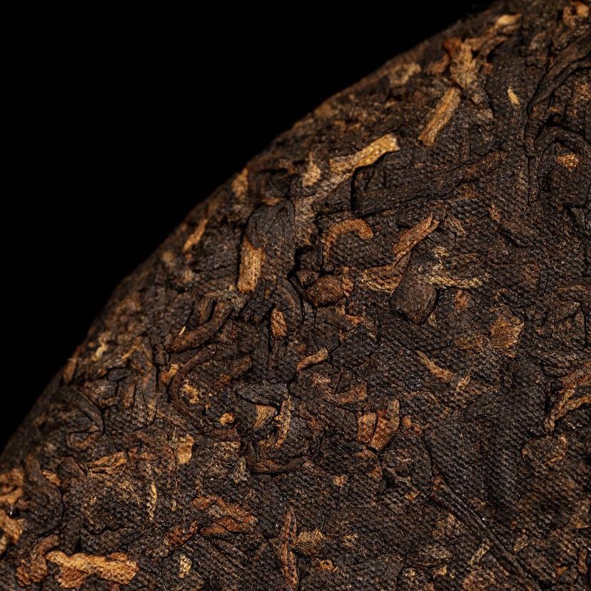 826 * 2014 Yunnan Long Run Tea Ripe Puer Tea Cake LinCang Old Tree Pu-erh 357g