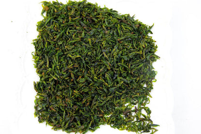 Natural Small Leaf Kuding Tea " Qing Shan Lu Shui " Bitter Tea China Herbal Tea