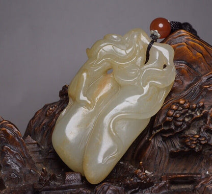 Chinese Natural Hetian Jade Carved Exquisite Statue Unique Pendant Jewelry Rare