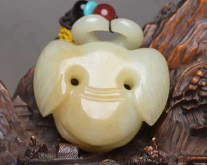 China Antique Hetian Jade Carving Exquisite Statue White Jade Pendant Collection