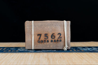 250g/brick 7562 Pu'er tea brick Yunnan ancient tree Pu'er ripe tea brick