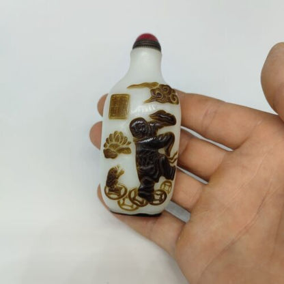 chinese carved statue peking glass snuff bottle glazed Cameo White black kylin