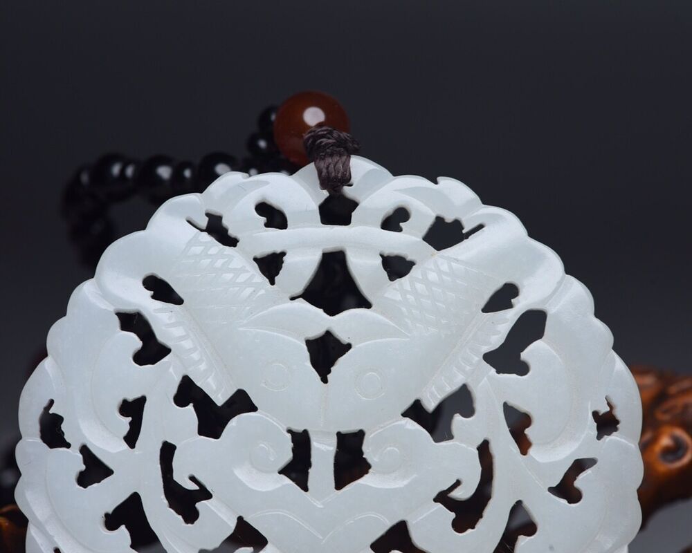 Chinese Beautiful Natural Hotan Jade Carved Exquisite White Jade Pendant Jewelry