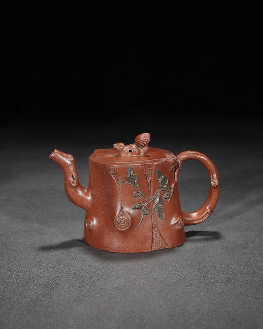 Chinese Yixing Zisha Clay Handmade Exquisite Teapot（松鼠葡萄 底款：杨凤年）