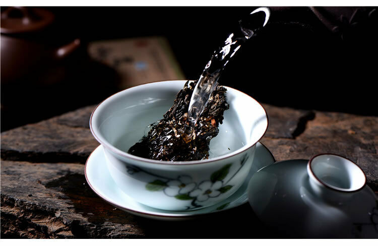 Golden Peacock Tea * 2014 Li Ming Spark Pu 'er Tea Cake 357 grams of raw Pu 'er tea-