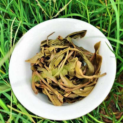 357g Zhonghong Yin Bow Ancient Tree Tea Yiwu Wanggong Pu-Erh Spring Tea Cake