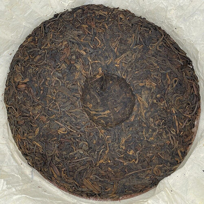 Pu 'er tea, 2006, Hong Kong version, Yi Wu Zhengshan, 357g, born.
