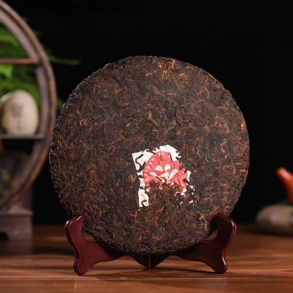357g Yiwu Palace Ripe Puerh Tea Cake 2006 Yunnan Old Pu'er Tea Aged Pu-erh Tea