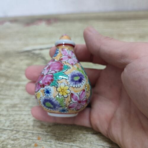 A Chinese famille rose porcelain snuff bottle painted flower vintage beijing art