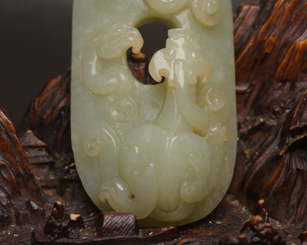 China Natural Hetian Jade Hand Carved Dragon Statue Lucky Pendants Jewelry Gift
