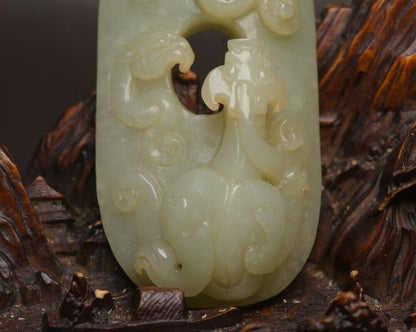 China Natural Hetian Jade Hand Carved Dragon Statue Lucky Pendants Jewelry Gift