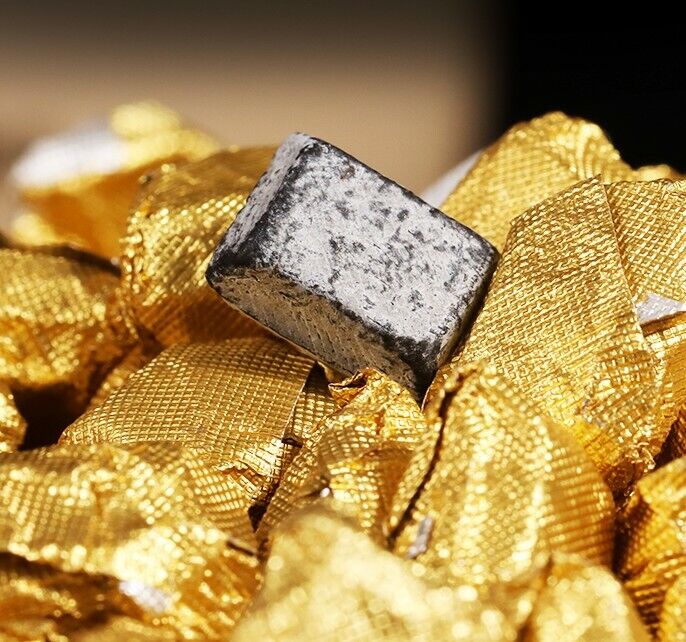 Cooked tea wrapped in gold foil gift casserole tea Pu 'er tea tea high tea cream-