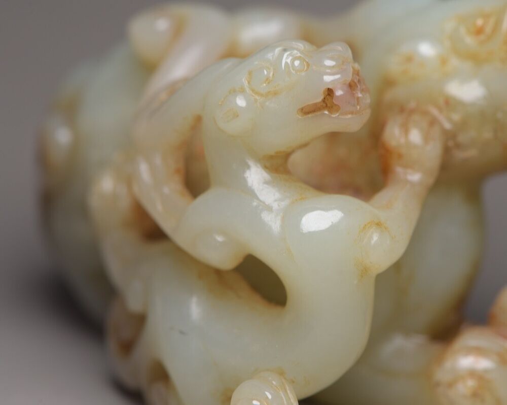 China Antique Hetian Jade Wonderful Carving Beast Statue Decor Nice Figurine Art