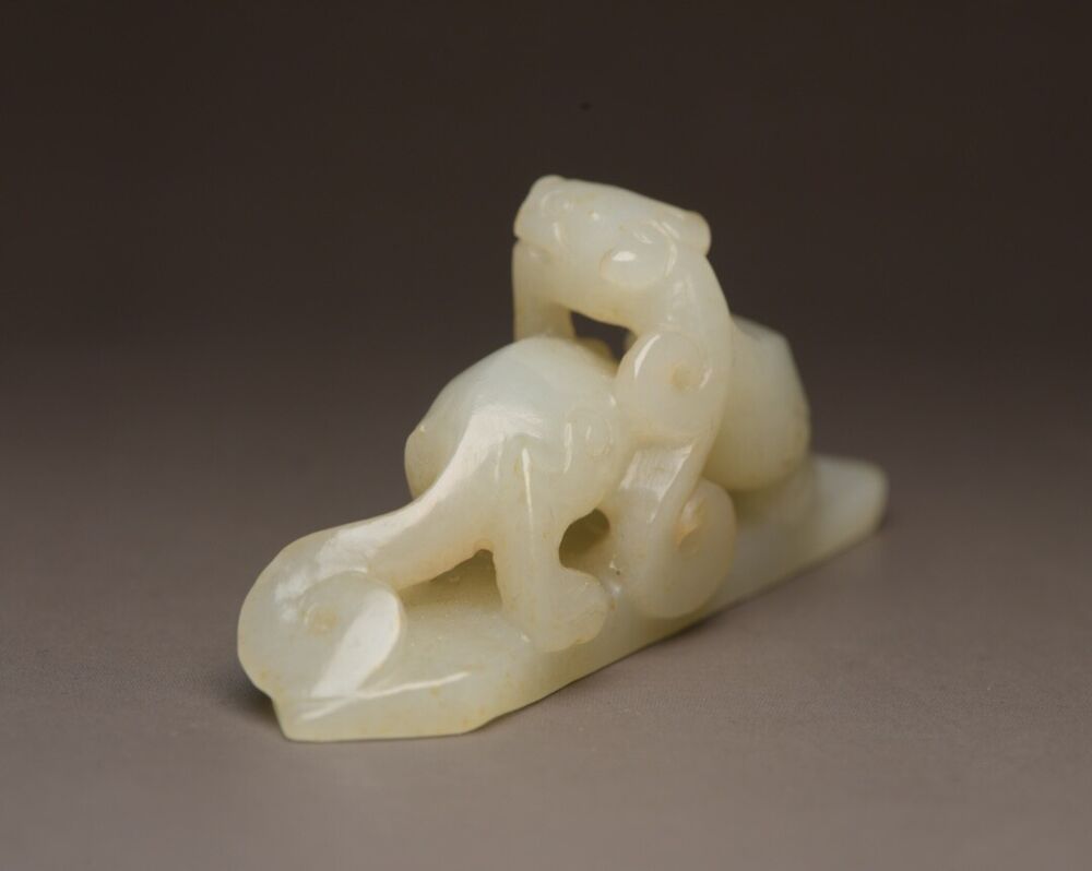 Chinese Top Natural Hetian Jade Carved Dragon Statue Figurine Antique Collection