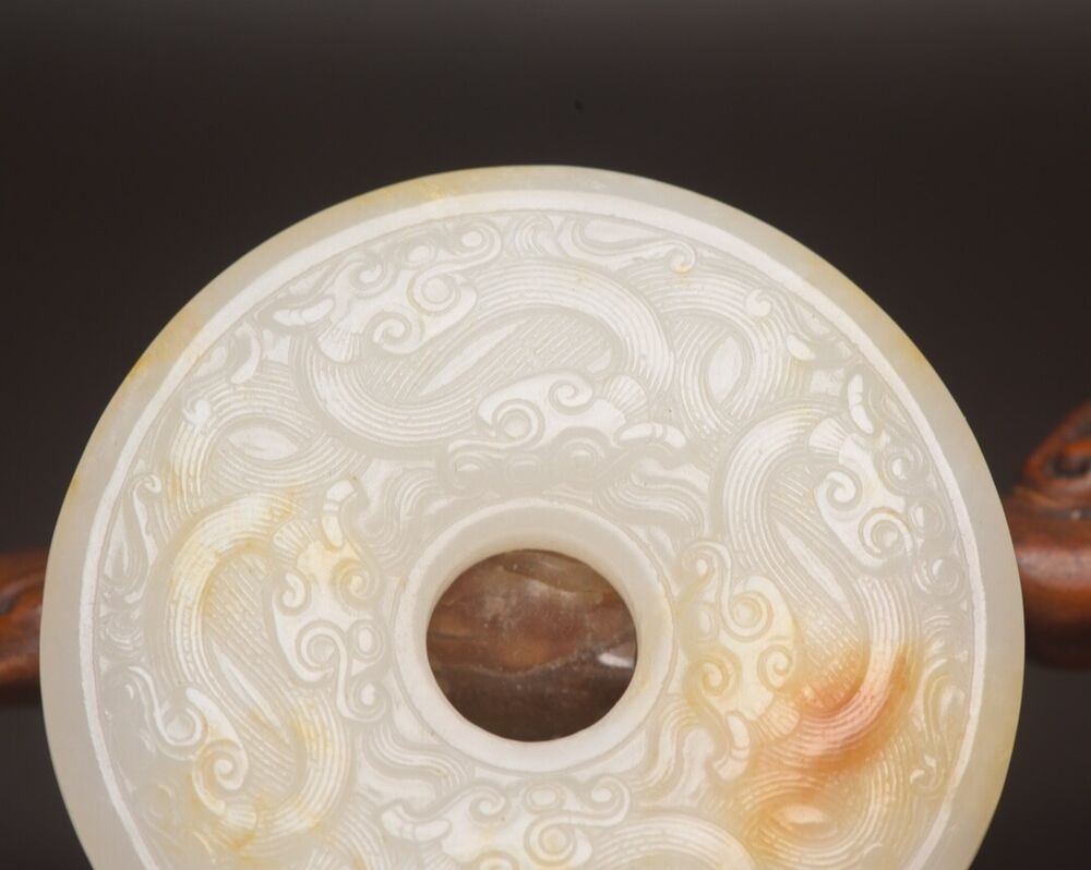 Top Chinese Beautiful Natural Hetian Jade Carving Exquisite Statue Pendant Rare