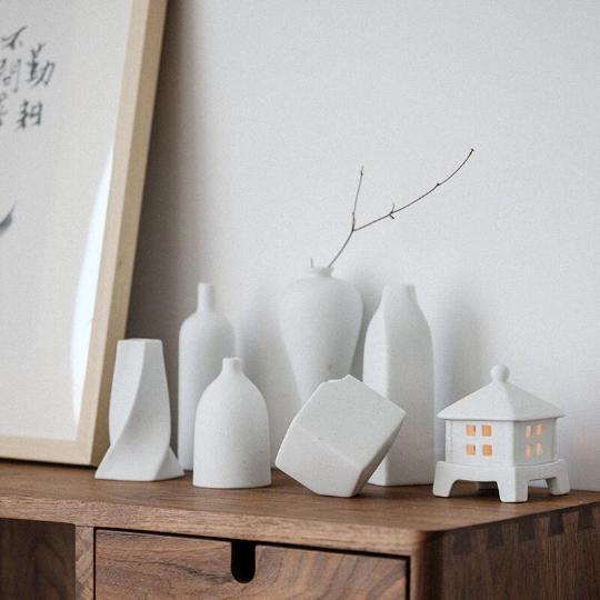 White Modern Ceramic Candlestick Lamp for Home Decor