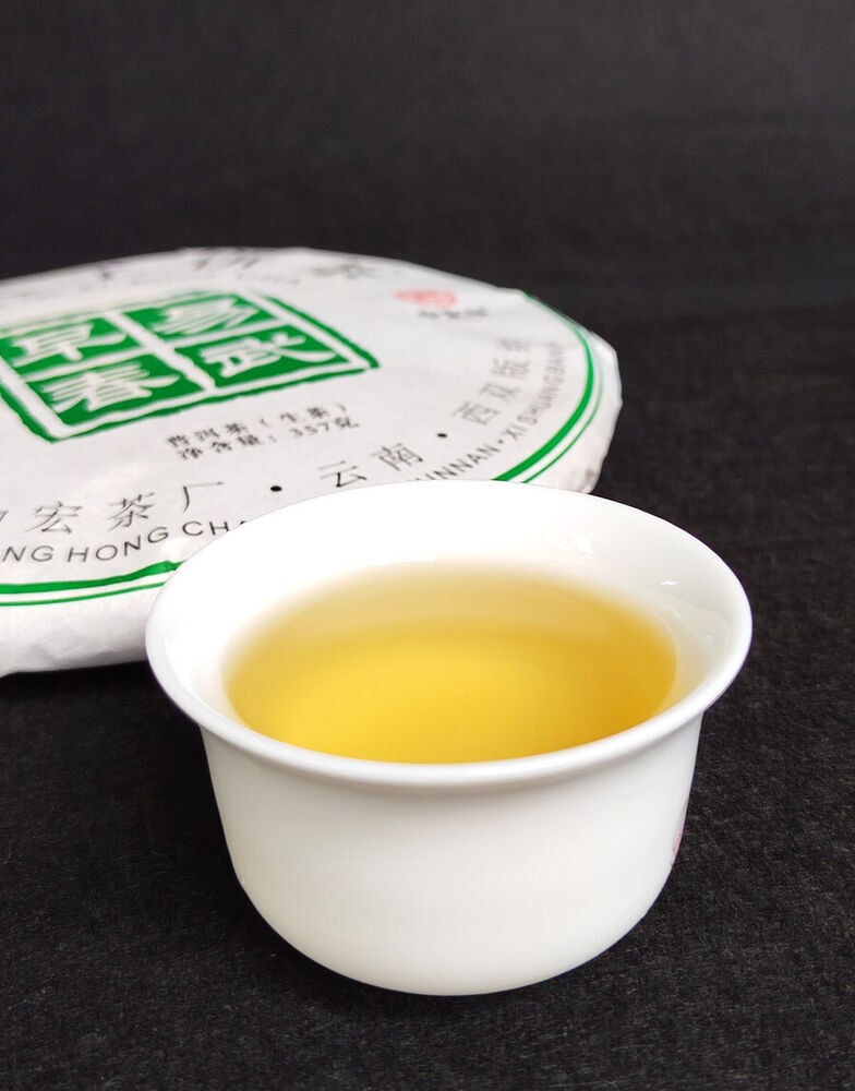 357g Pu-erh Raw Tea Cake Yunnan Pu-erh Tea 云南七子茶饼 易武早春