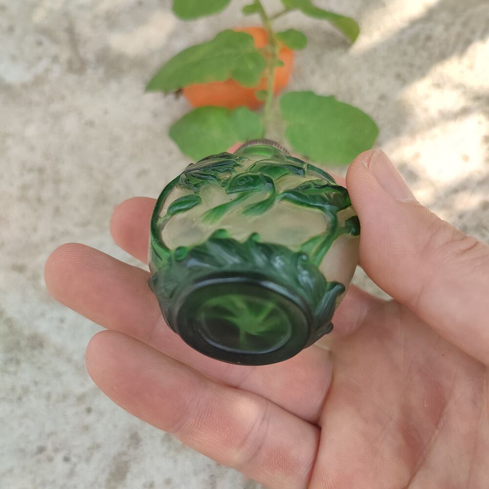 Chinese Old Beijing Carved Exquisite Lotus Flower Snuff Bottle Glass frog statue
