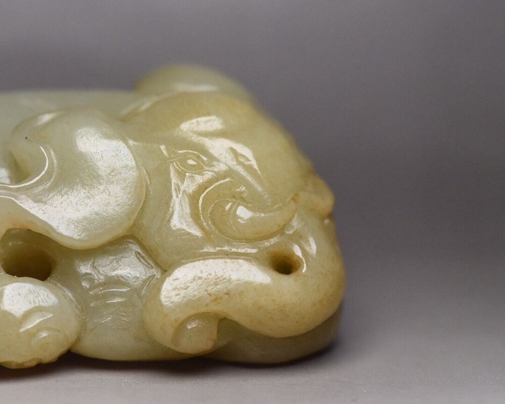 China Antique Hetian Jade Carved Exquisite Elephant Statue Unique Wonderful Art