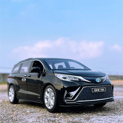 1:24 Toyota Sienna MPV Alloy Model Car Diecast Vehicle Sound Light Kids Gift Toy