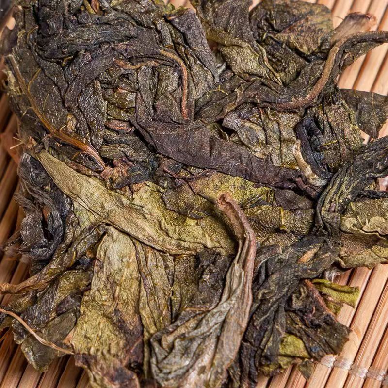 357g Yunnan Pu'er Raw Tea Cake Ancient Tree Golden Leaf Puerh Shengcha Pu'er Tea