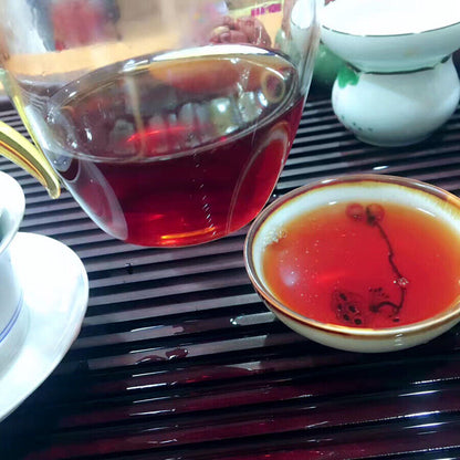 The 1990s China Cultural Revolution Yunnan Pu-erh Tea Cake, puer Cooked er Beeng