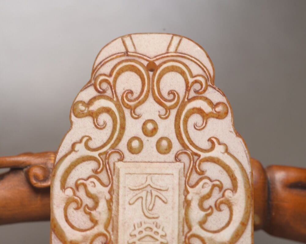 Chinese Old Natural Hetian Jade Carved Exquisite Figurines Pendant Jewelry Rare