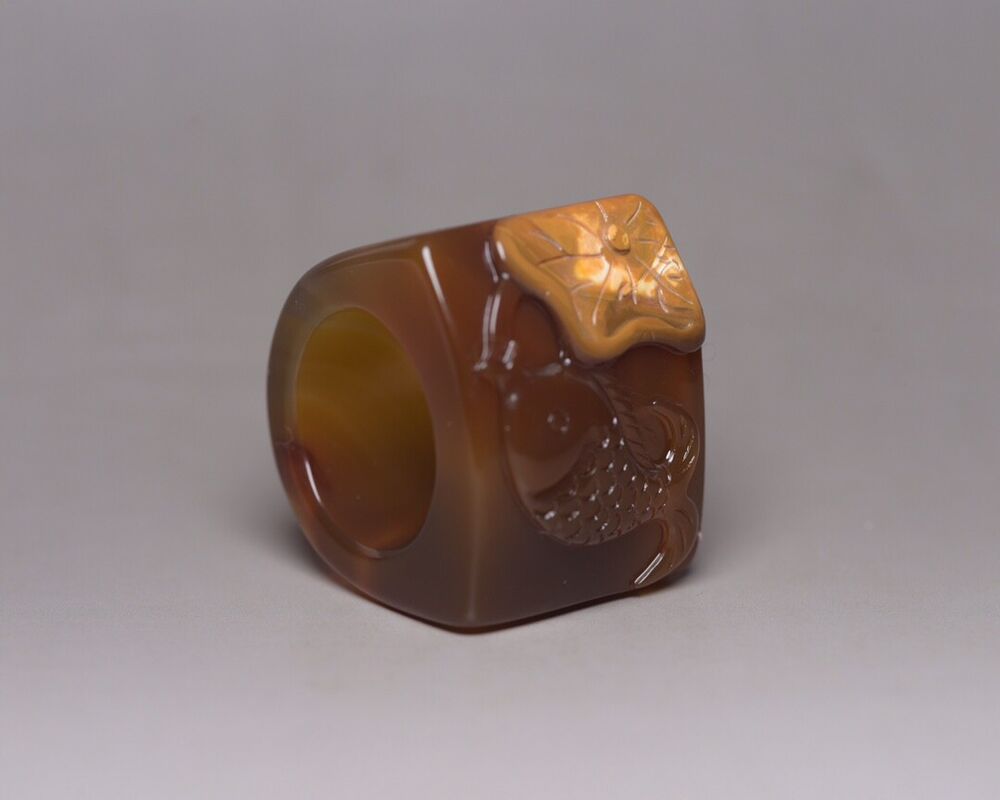 Chinese Natural Agate Hand Carved Fish Statue Exquisite Thumb Ring Jewelry Rare