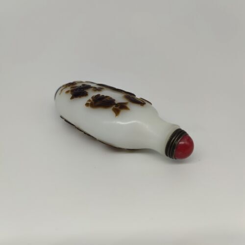 chinese carved statue peking glass snuff bottle glazed Cameo White black kylin