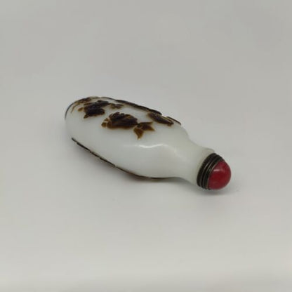 chinese carved statue peking glass snuff bottle glazed Cameo White black kylin