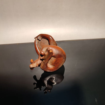 Funny mini frog statue children gift Hobby collection wooden carving home decor