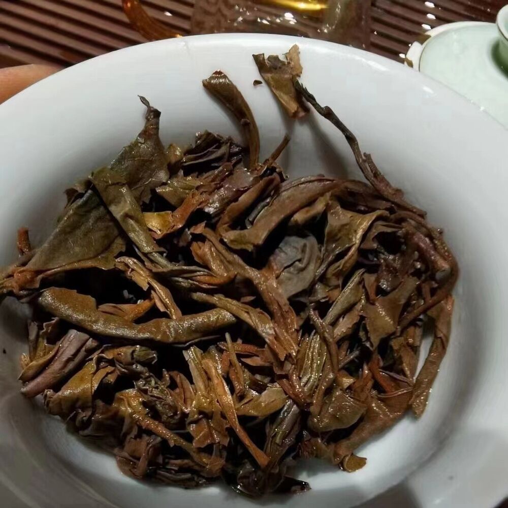 357g Yunnan Aged Pu-erh Raw Tea 2004 Leyouzhengshan Old Pu'er Raw Tea Pu-erh Tea