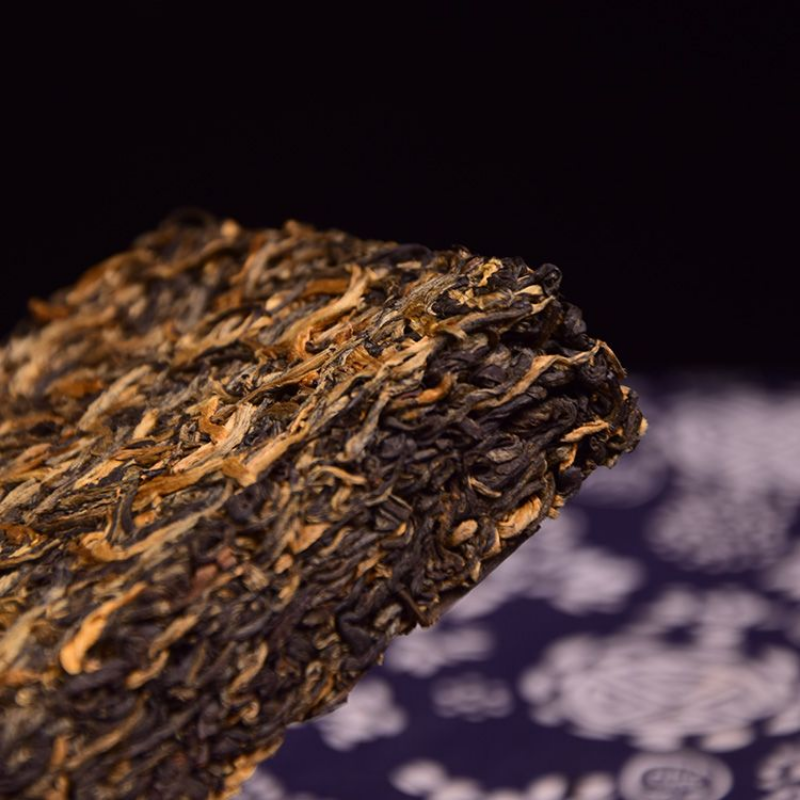 250g Date Fragrance Black Tea Brick Fengqing Dianhong Tea Yunnan Organic Red Tea