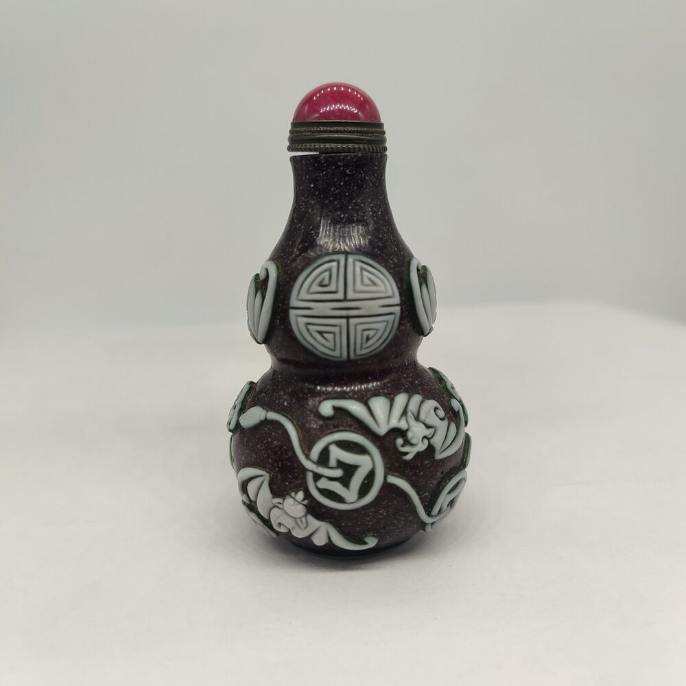 Chinese Beijing Carved Bat Exquisite Snuff Bottle Glass Box Overlay Snuffbox Art