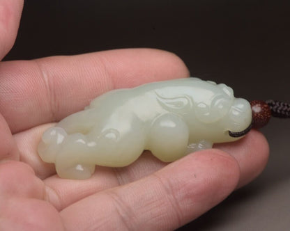 Top Chinese Natural Hotan White Jade Carved Exquisite Beast Statue Figurine Gift