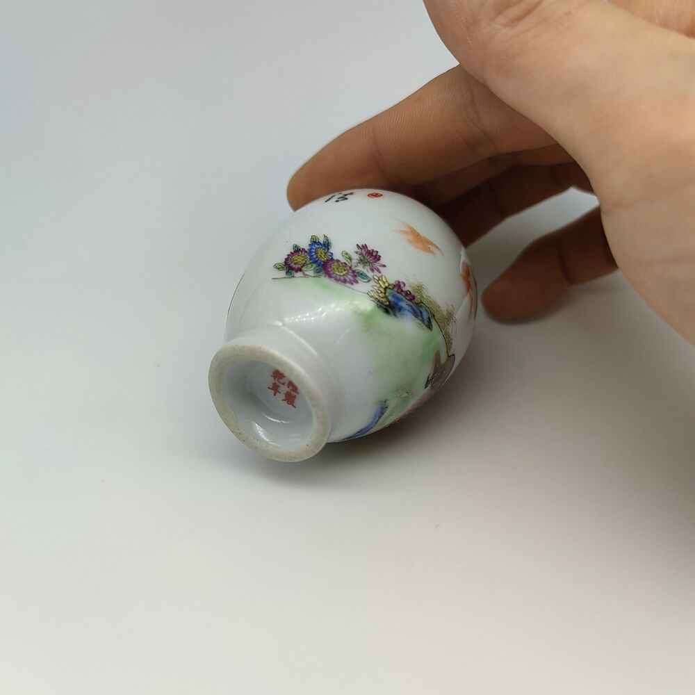 Chinese Porcelain Exquisite Painted Snuff Bottles Curio Animal Deer christmas