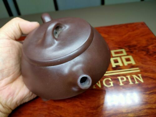 Chinese Yixing Zisha Clay Handmade Exquisite Teapot （顾景舟）