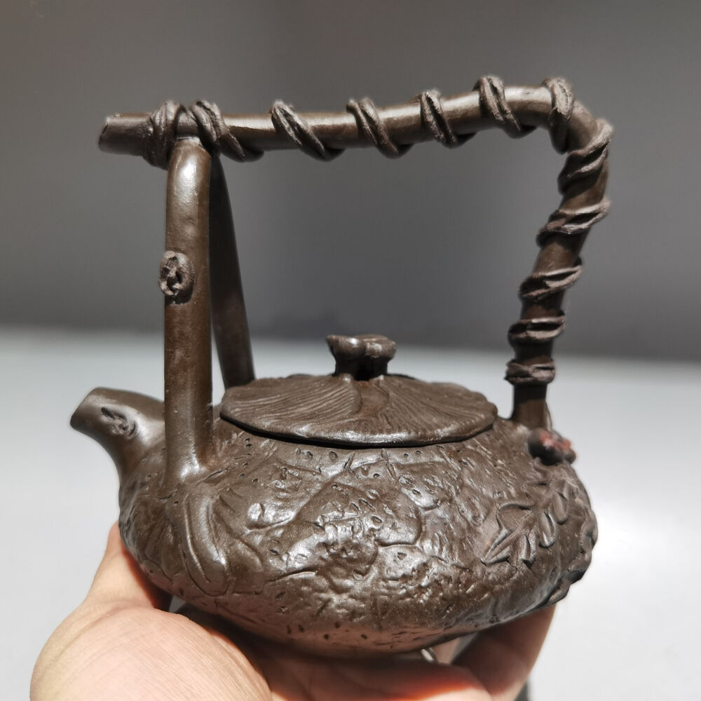 Chinese Yixing Zisha Clay Handmade Exquisite Teapot （藤把提梁壶 低款：供春 )