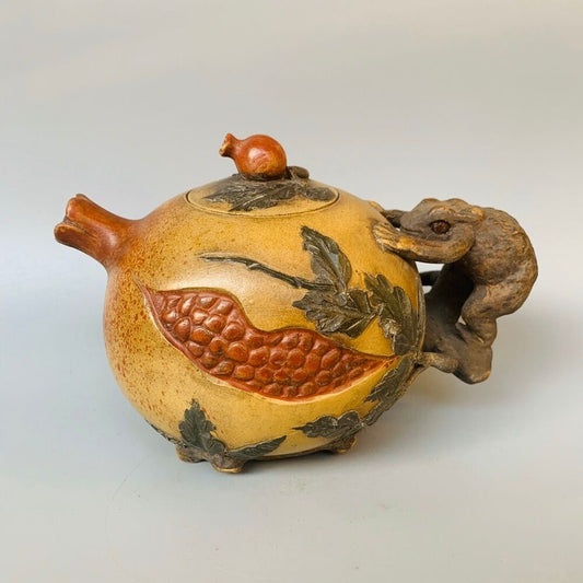 Chinese Yixing Zisha Clay Handmade Exquisite Teapot （青蛙石榴壶 底款：蒋蓉）