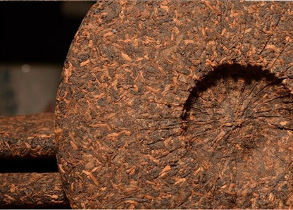 Yunnan Menghai Gancang Gongting pu'erh Mature Tea Aquilaria Pu 'er Tea-
