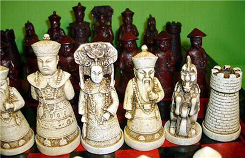 Collectibles Vintage 32 chess set with wooden Coffee table