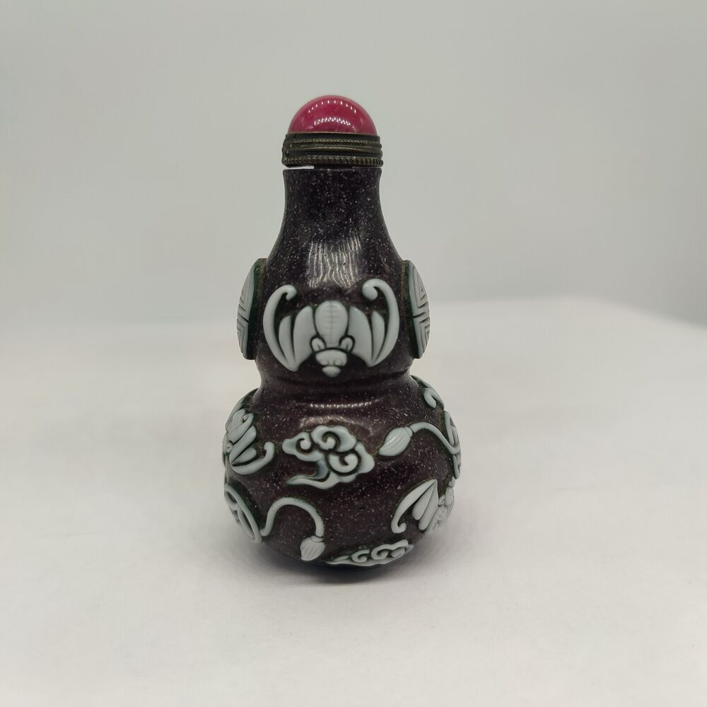 Chinese Beijing Carved Bat Exquisite Snuff Bottle Glass Box Overlay Snuffbox Art