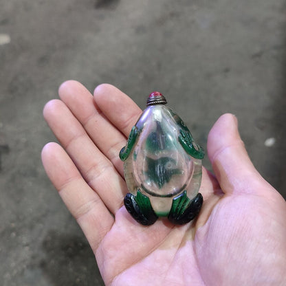 A pair beauty glazed Old peking snuff bottle glass carved Toad rare green pink