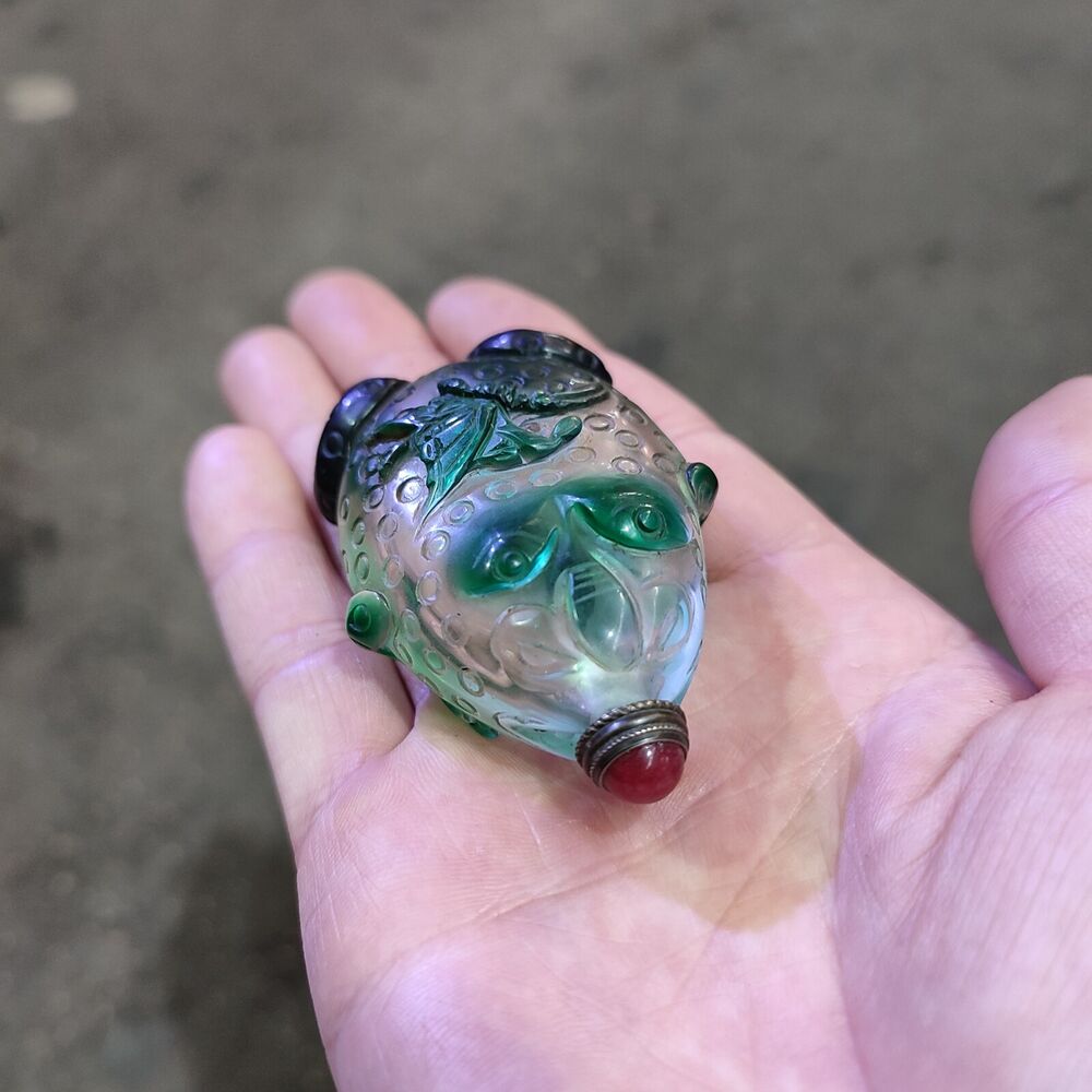 A pair beauty glazed Old peking snuff bottle glass carved Toad rare green pink