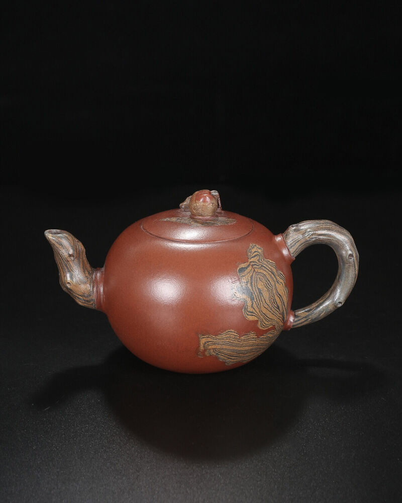 Chinese Yixing Zisha Clay Handmade Exquisite Teapot （寿桃 底款：周桂珍）